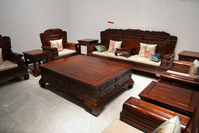 紅木家具選購全攻略 渠道選擇與核心方法解析